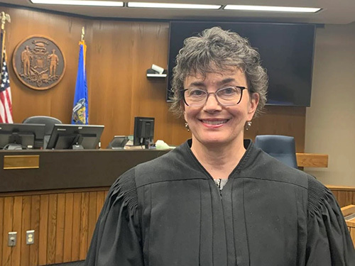 Beverly Wickstrom '83 Sworn in as New Eau Claire Co. Circuit Court Branch 6 Judge